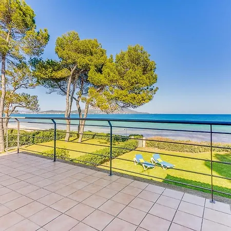De Les Aguiles Villa
