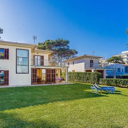 De Les Aguiles Villa